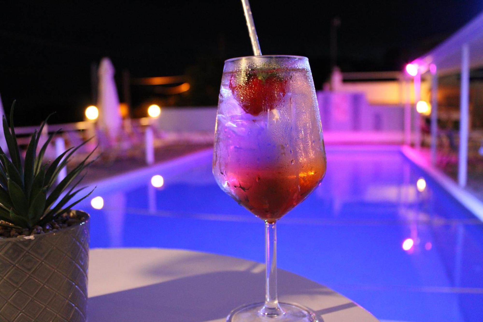 Tropicana Inn Nidrí Kültér fotó